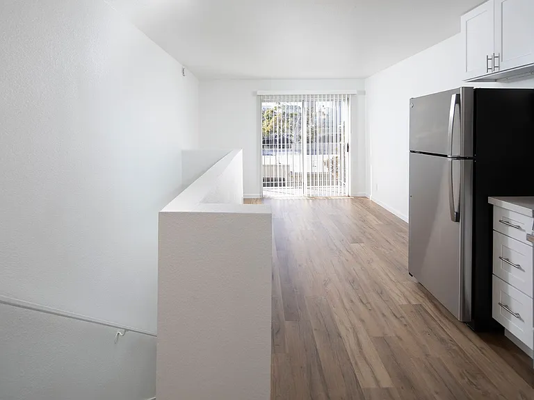 Golden Pacific Apartments — Photo 3