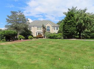 2 Creekside Ct, North Brunswick, NJ 08902