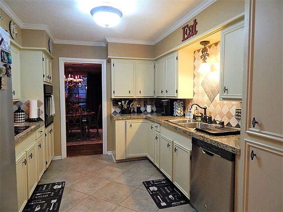 3rd image of 3415 Arthur Dr