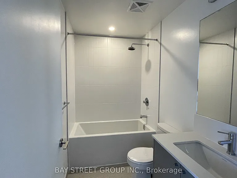 10 Oak St #902 — Photo 6