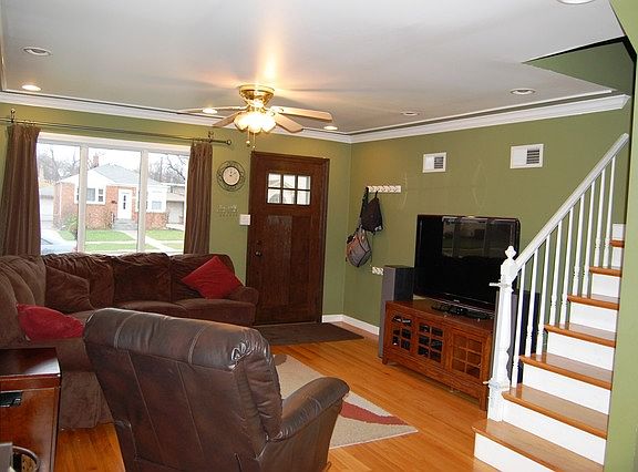 2nd image of 2652 N Clarke St