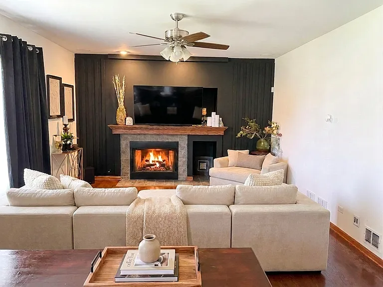 14615 Colonial Pkwy — Photo 10