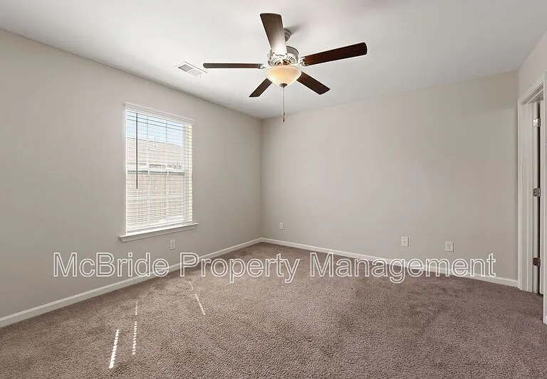 957 Madrid Ct — Photo 11