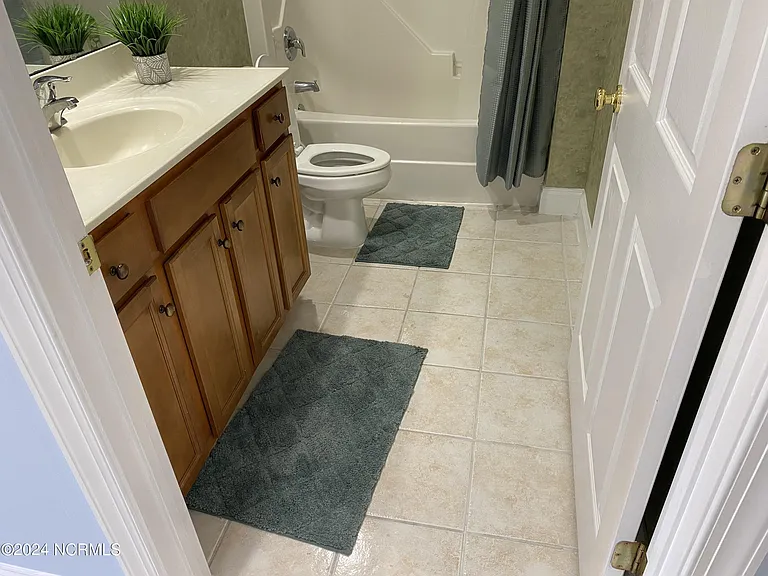 411 Avenshire Ct — Photo 8