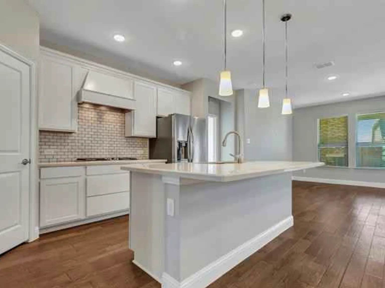 3 bed, 1672 sqft, $2,600 — Photo 4