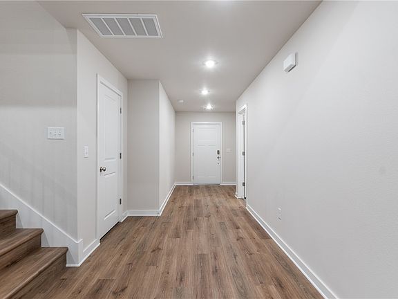 3rd image of 13 Banbury Cir