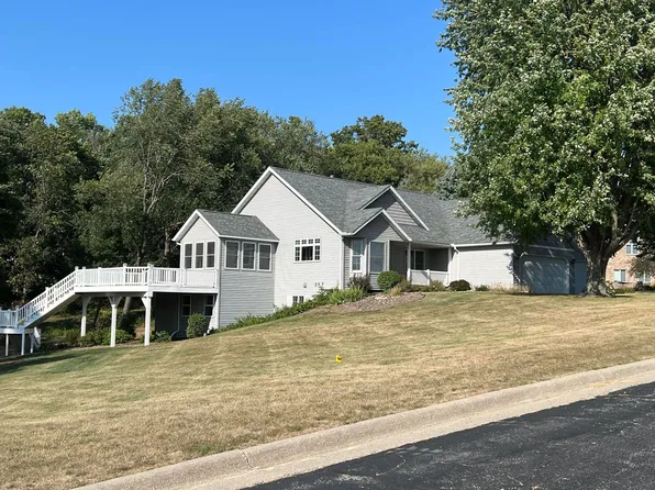2042 Grandview Rd, Decorah, IA 52101