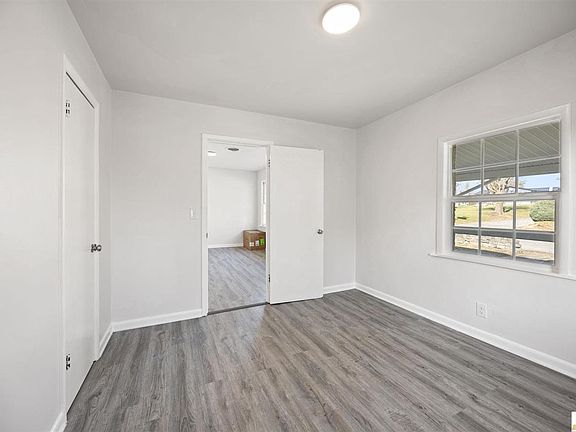 5th image of 112 Baptist St