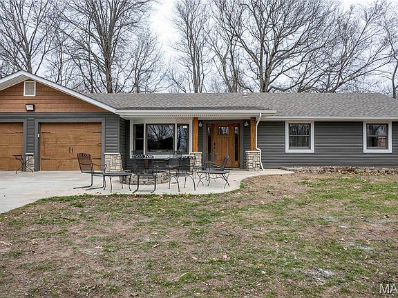 3rd image of 120 Willow Ln