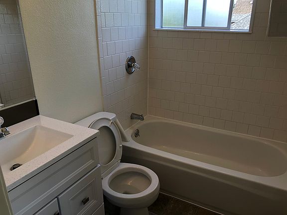5th image of 4619 Yakima Ave