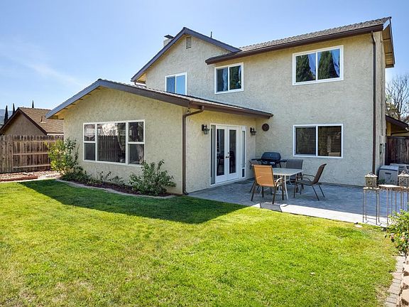 3rd image of 812 San Carlos Dr