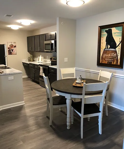 Crestwood Commons Apartments — Photo 10