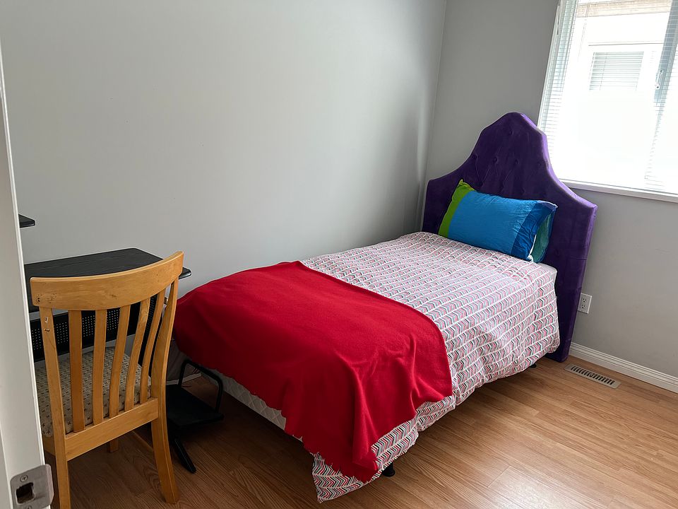 Bedroom C: $980 Private room and Private bathroom (Single Bed)