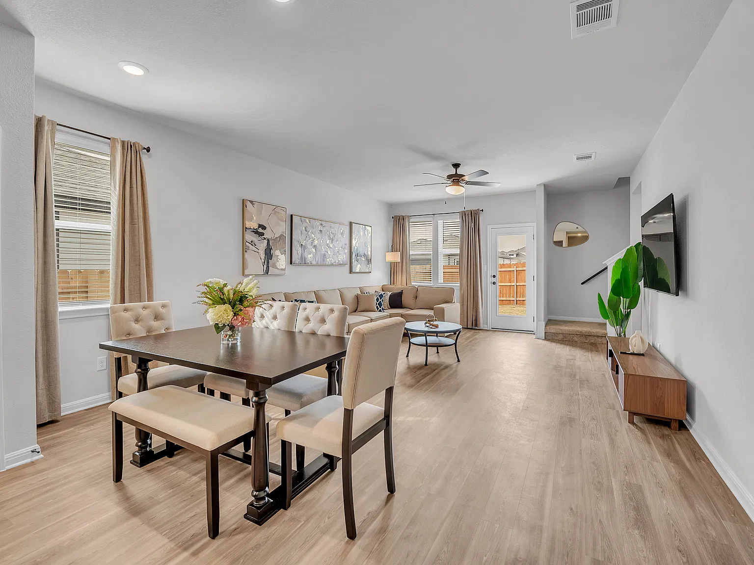 4 bed, 2052 sqft, $4,450 — Photo 3
