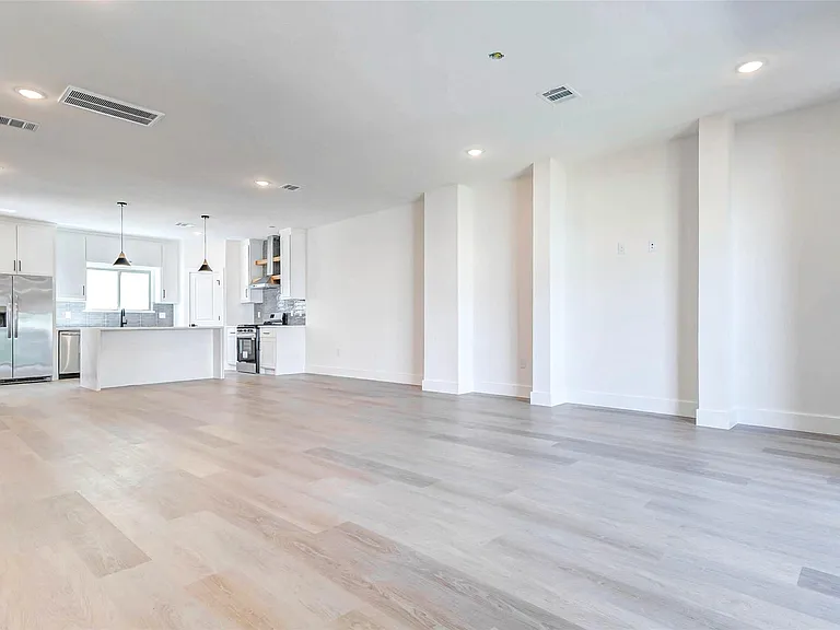 5638 Dolores St — Photo 15