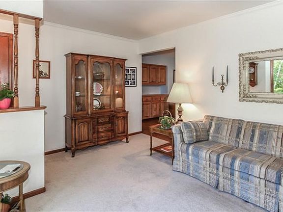4th image of 2461 Glen Valley Dr NW