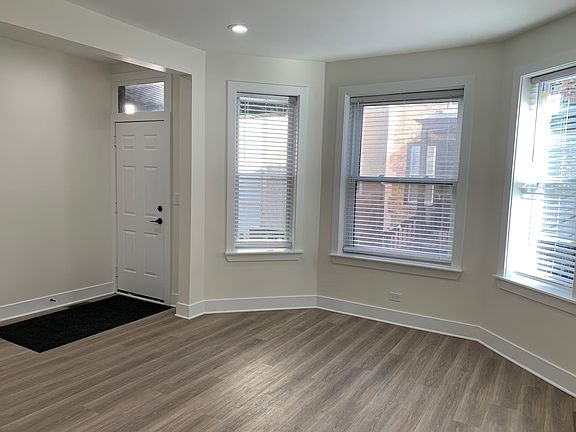 3rd image of 2630 N Fairfield Ave #1R