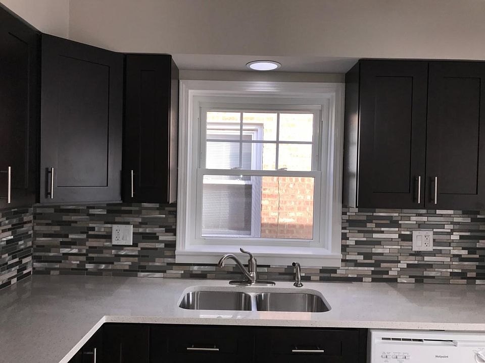 1st image of 5407 W Sunnyside Ave #2