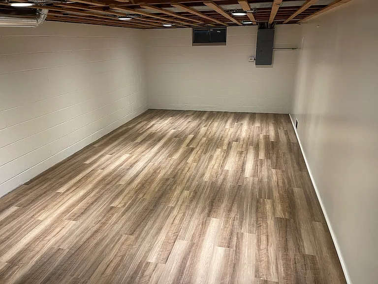 370 E Jefferson St — Photo 12