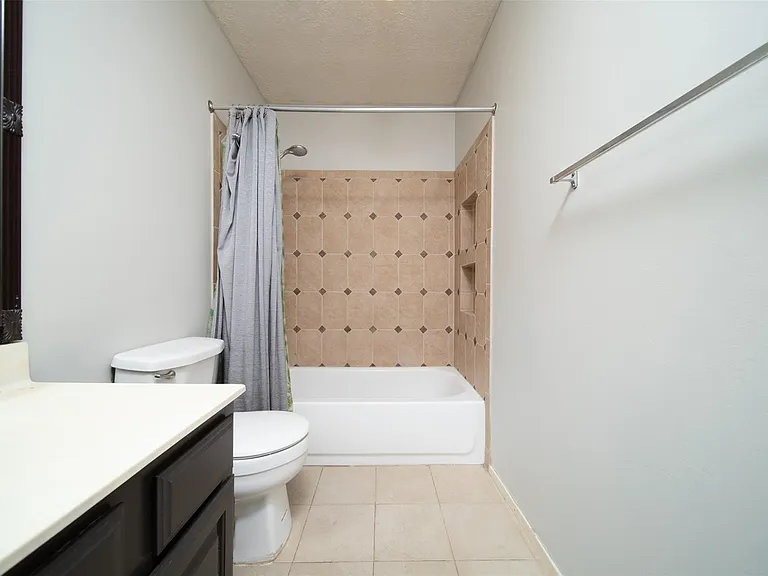 2411 Gunston Ct — Photo 17