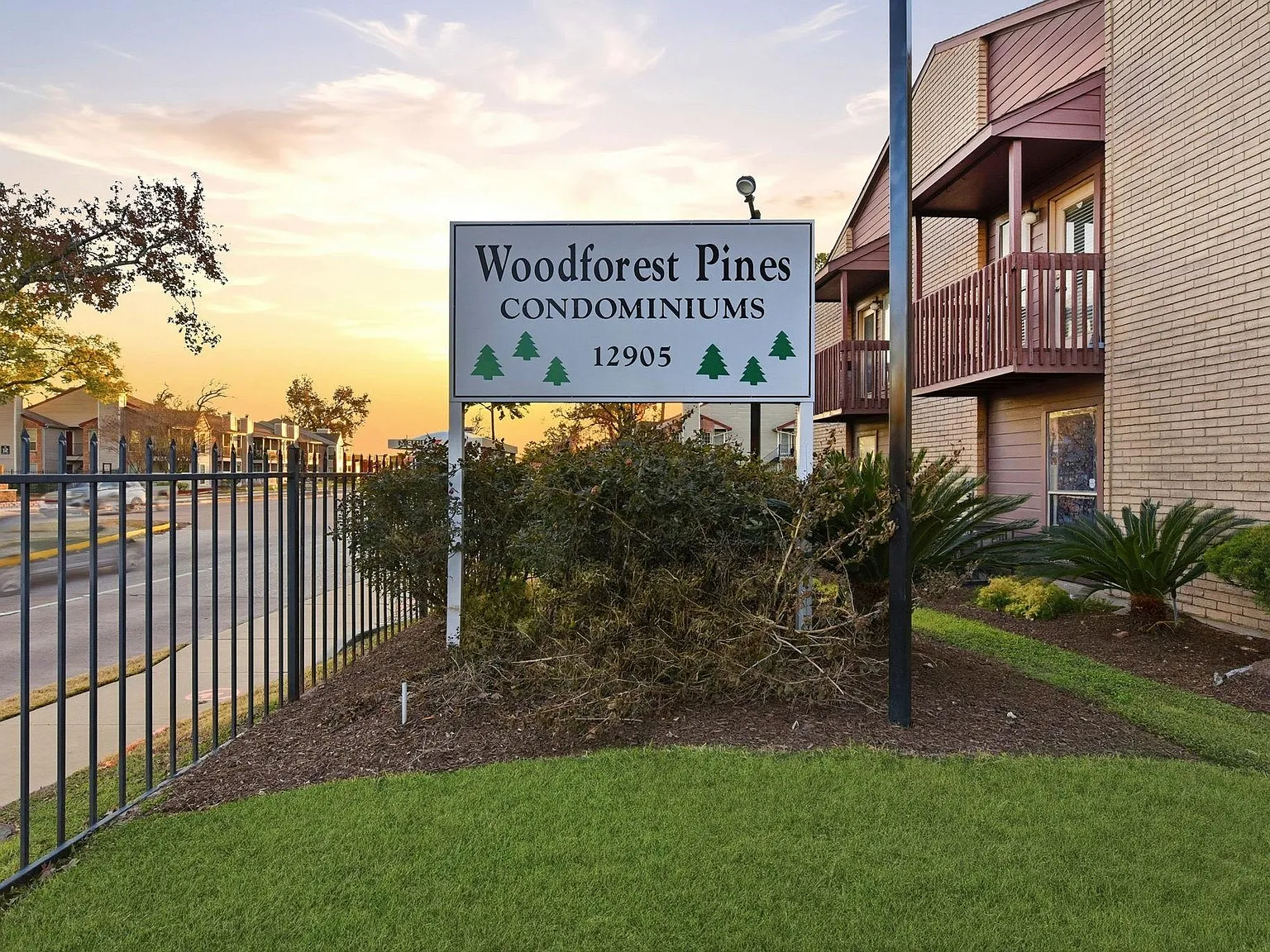 2 bed, 1.0 bath, 886 sqft, $1,000 — Photo 3
