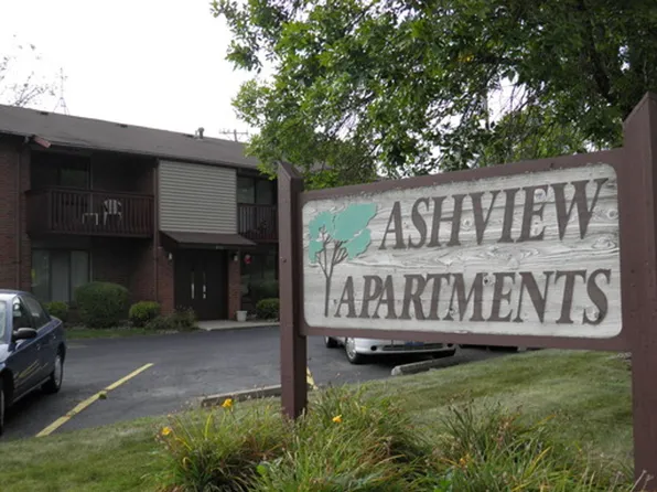 Ashview 2403, 2403 34th St #4, Moline, IL 61265