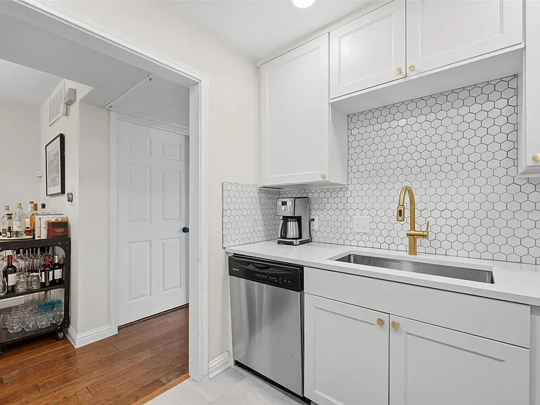 1500 Woodlawn Blvd #11 — Photo 13