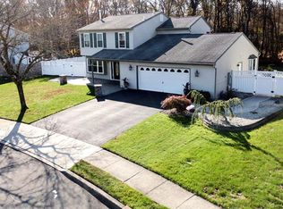 44 Yellowstone Ln, Howell, NJ 07731