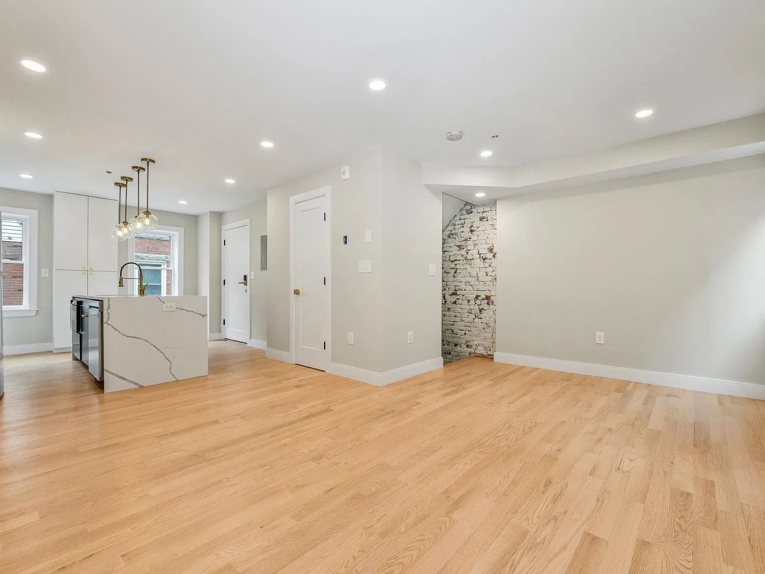2 bed, 2.5 bath, 1200 sqft, $3,700 — Photo 3