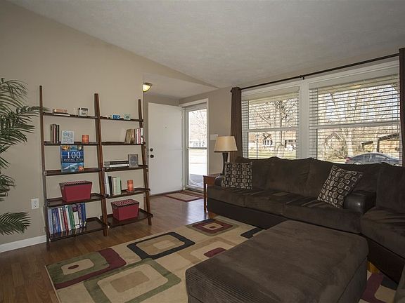 5th image of 3213 Hilltop Dr