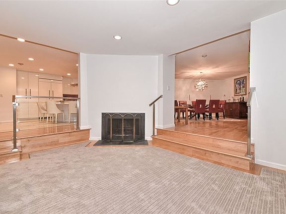 3rd image of 621 Sanderling Ct #621