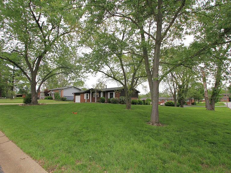 238 Saint Marys Dr — Photo 2