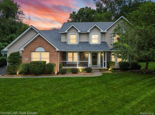 4639 Sunburst Ct, Whitmore Lake, MI 48189