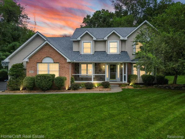 4639 Sunburst Ct, Whitmore Lake, MI 48189