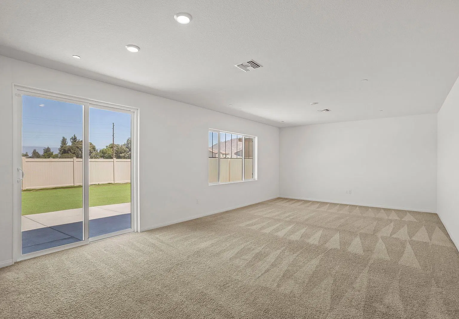 6 bed, 3.0 bath, 2529 sqft, $4,050 — Photo 4