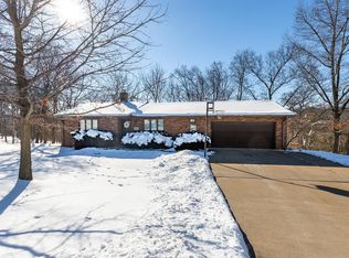 8968 Quail Ridge Ct, Dubuque, IA 52003