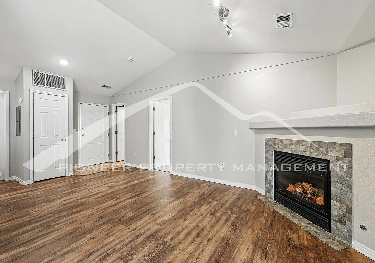 Updated Condo with Central AC and Gas Fireplace — Photo 4