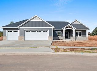 354 Baywood Trl, Green Bay, WI 54311