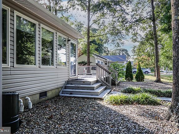 3rd image of 511 Conifer Dr