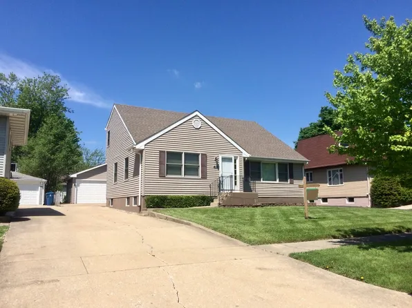 764 N Howard Ave, Elmhurst, IL 60126