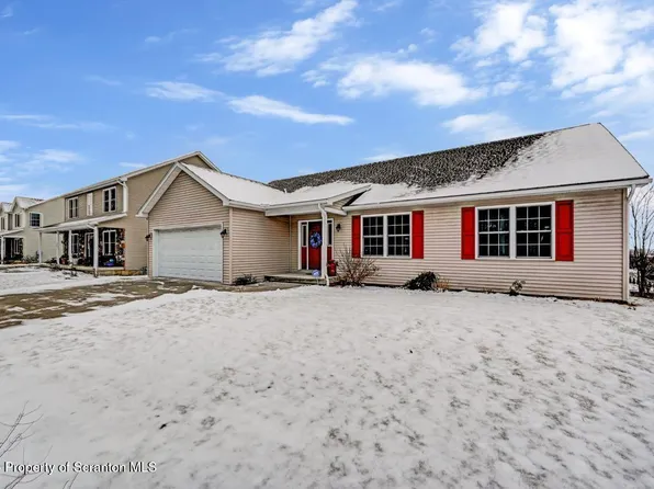 520 Wisteria Dr, Scranton, PA 18641