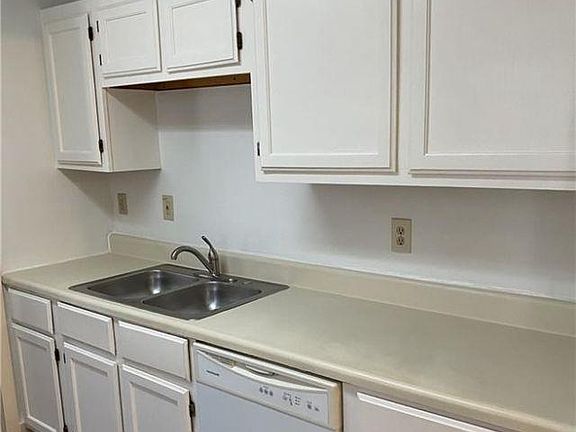 4th image of 1516 Shirley Dr