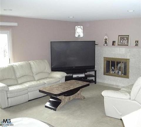 3rd image of 38223 Forsdale Dr