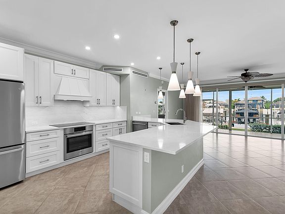 5th image of 210 Waterside Cir Unit 101