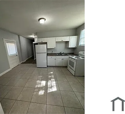 239 Claude St — Photo 11