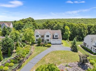 22 Stone Cliff Ter, Oak Ridge, NJ 07438