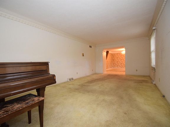 5th image of 545 W 16th St