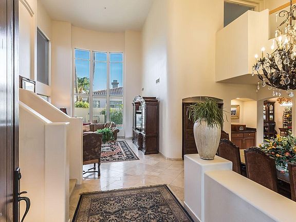 7600 Foyer Entry