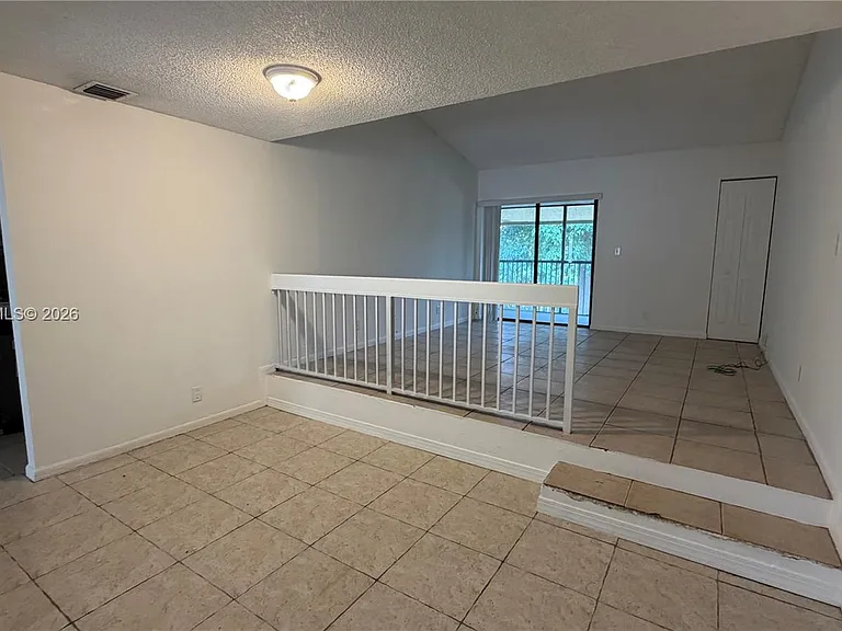 2550 Riverside Dr #223 — Photo 5