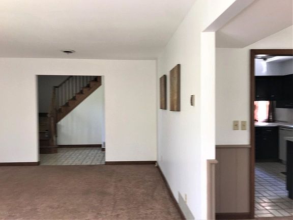 5th image of 83 Shawnee Hills Dr